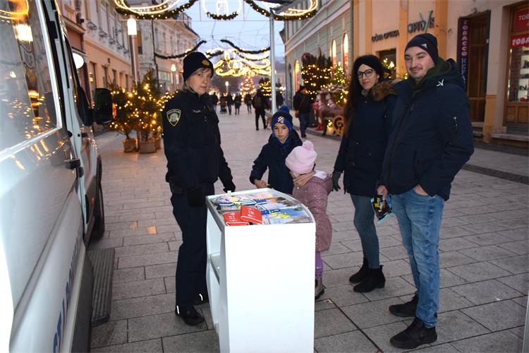 Slika /2025/ADVENT U ČAKOVCU 13122025/DSC_0004.JPG